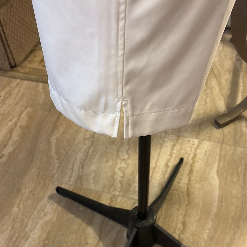 🔥 Closet Clear Out 🔥. Women’s Callaway Ivory Shorts - Picture 4 of 6